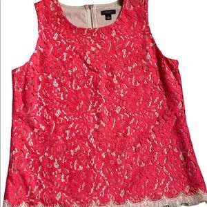 Sleeveless lace top with a lining